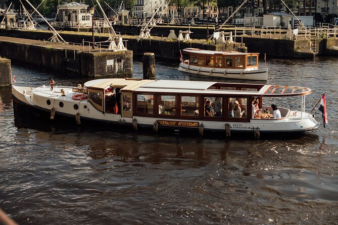 Amsterdam: Luxury Saloon Boat Cruise with Cocktails & Waffle - Where you meet in Amsterdam Centrum, and how to avoid last-minute stress