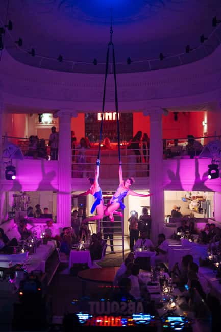 Amsterdam: Midnight Masquerade Dinner Show - Four vs six courses: what you are really choosing