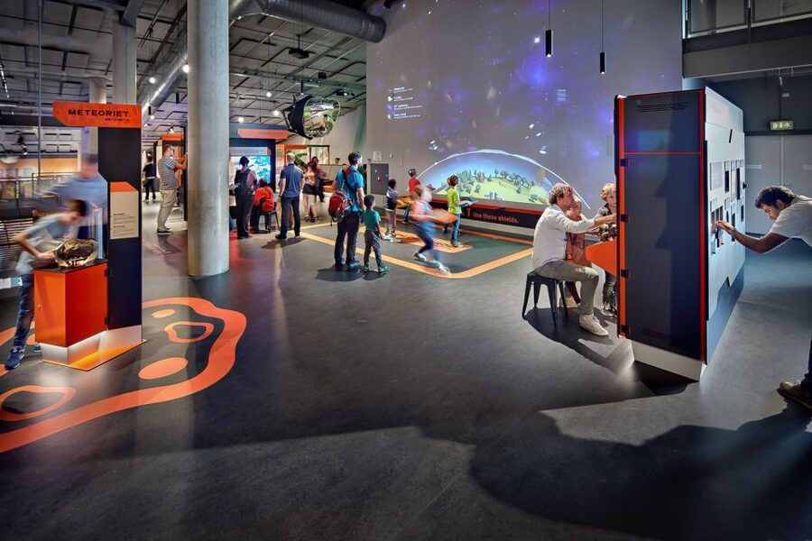 Amsterdam: NEMO Science Museum Ticket - The big moment: chain reaction and other show-style science