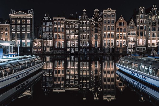 Amsterdam Night Photography Workshop with a Professional - The Red Light District stop, how to photograph the light without freezing