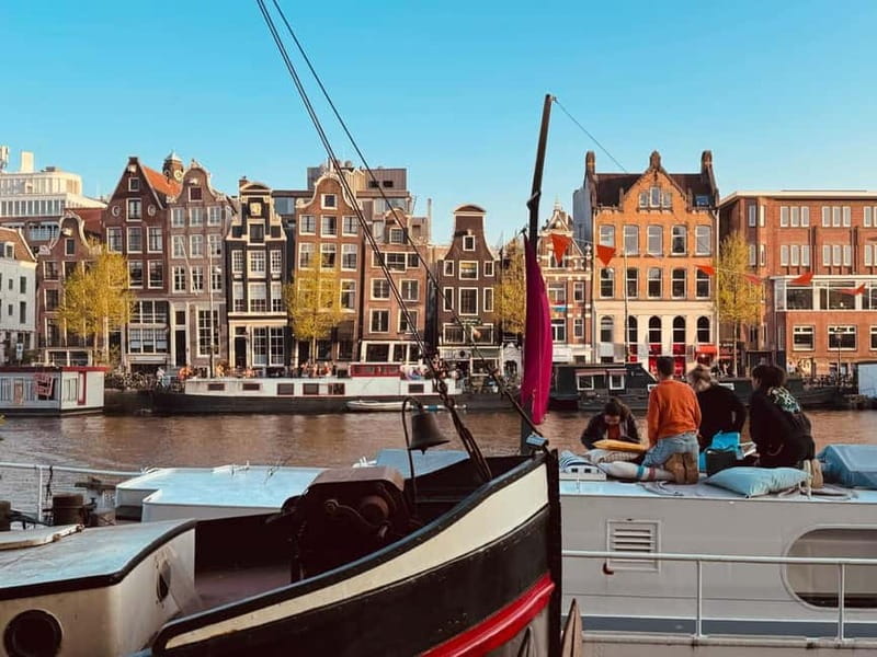 Amsterdam: Off the Beaten Path Bike Tour in French - World War II on Two Wheels: Jewish Quarter, Anne Frank, and Remembrance