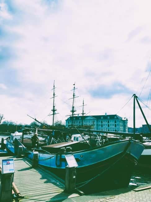 Amsterdam: Off the Beaten Path Bike Tour in French - Magere Brug, Amstelveld, and Reguliersgracht Photo Stops