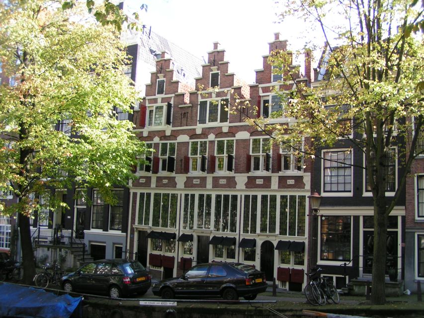 Amsterdam Old City Private Walking Tour - Amsterdam’s growth story: swamp to global power