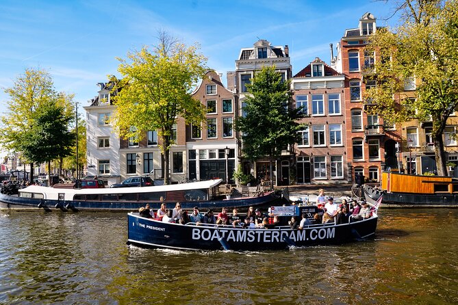Amsterdam Open Boat Cruise in Old City Centre with Drinks Options - What I like most, and the only real tradeoff