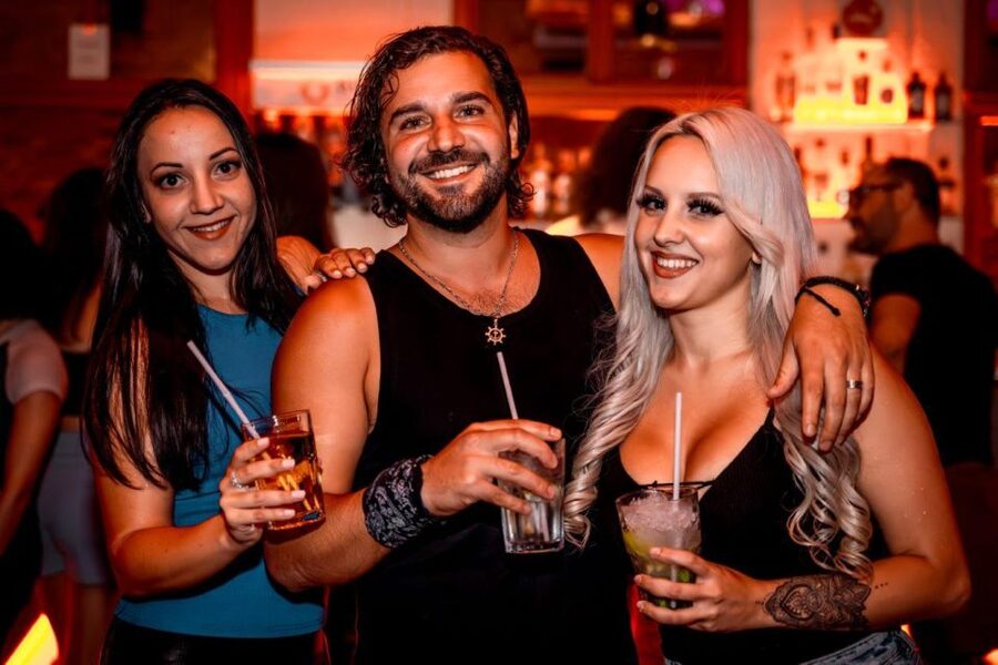 Amsterdam: Original Pub Crawl Party with VIP Entrance - The Guide Factor: Why People Like Giada, Charlie, and Manasvi Keep Appearing