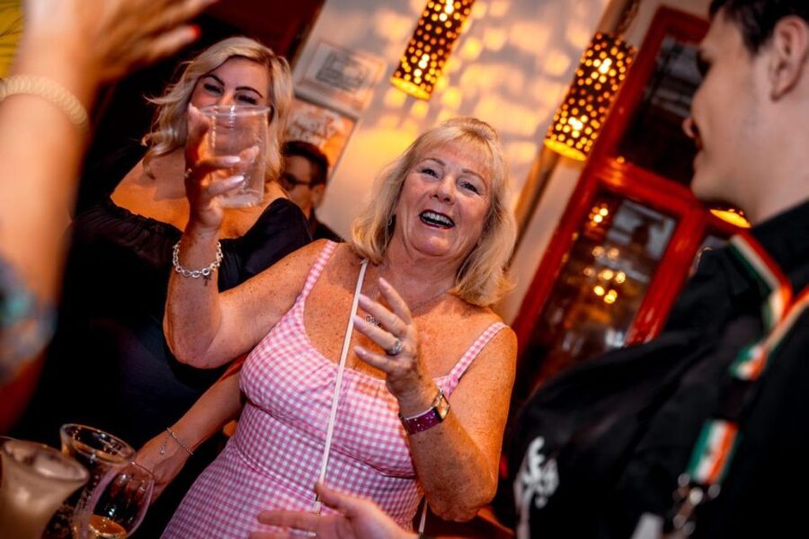 Amsterdam: Original Pub Crawl Party with VIP Entrance - Where This Pub Crawl Fits Best, and Where It Doesn’t