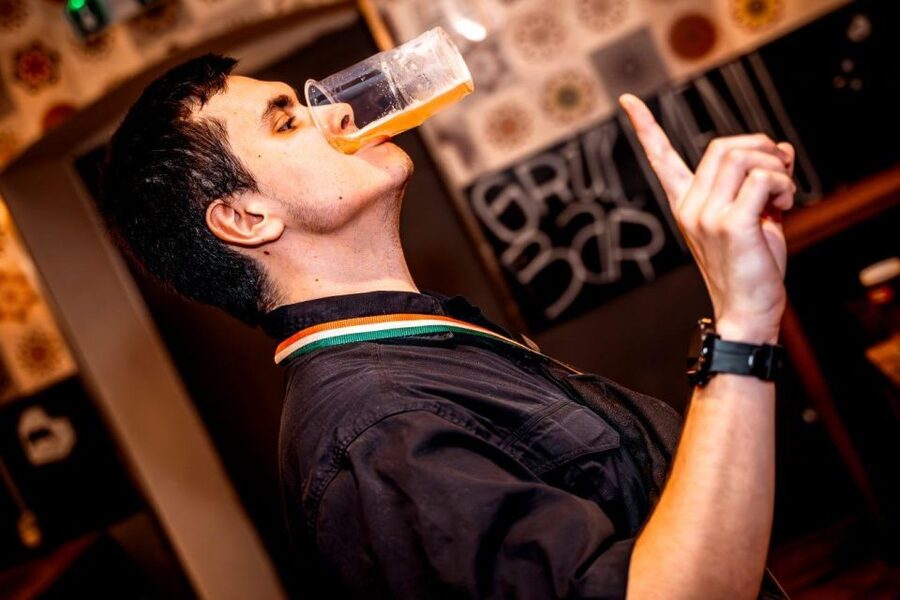 Amsterdam: Original Pub Crawl Party with VIP Entrance - Meeting at 22:00: Generator Hostel Bar and the Waterhole Backup