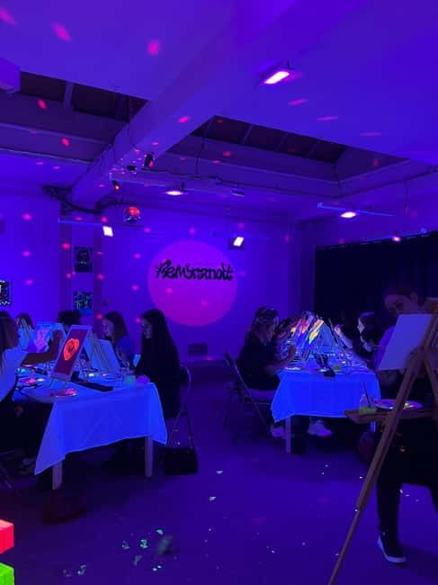 Amsterdam: Paint and Sip in the Dark at Rembrandt van Wine - Who Should Book This, and Who Might Skip It