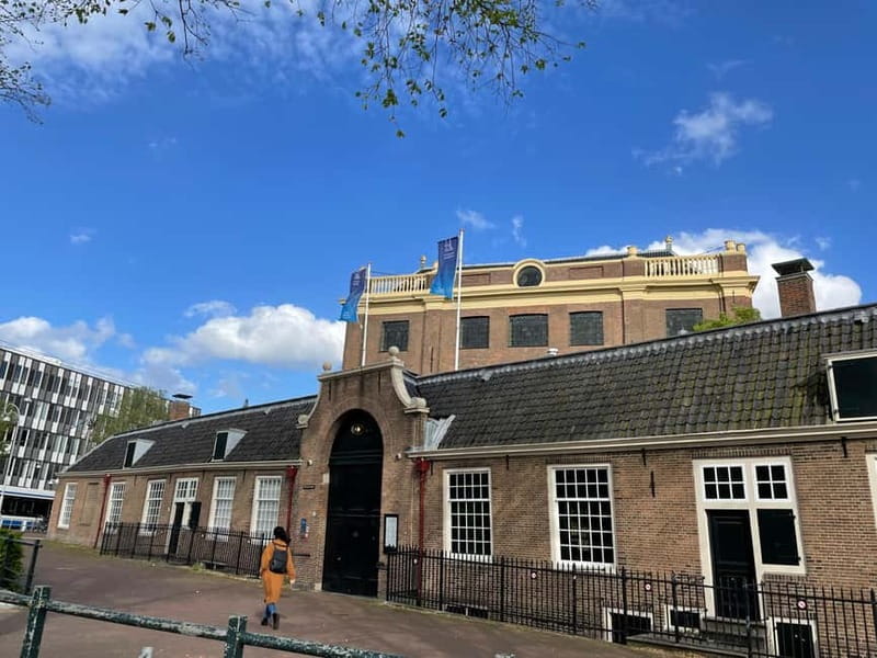 Amsterdam: Private Anne Frank and Jewish History Tour - Dokwerker and the Holocaust monuments that make the story real