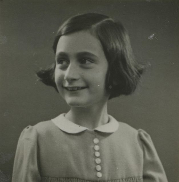 Amsterdam: Private Anne Frank and Jewish History Tour - The Jewish Quarter walk: where courage and fear meet the street