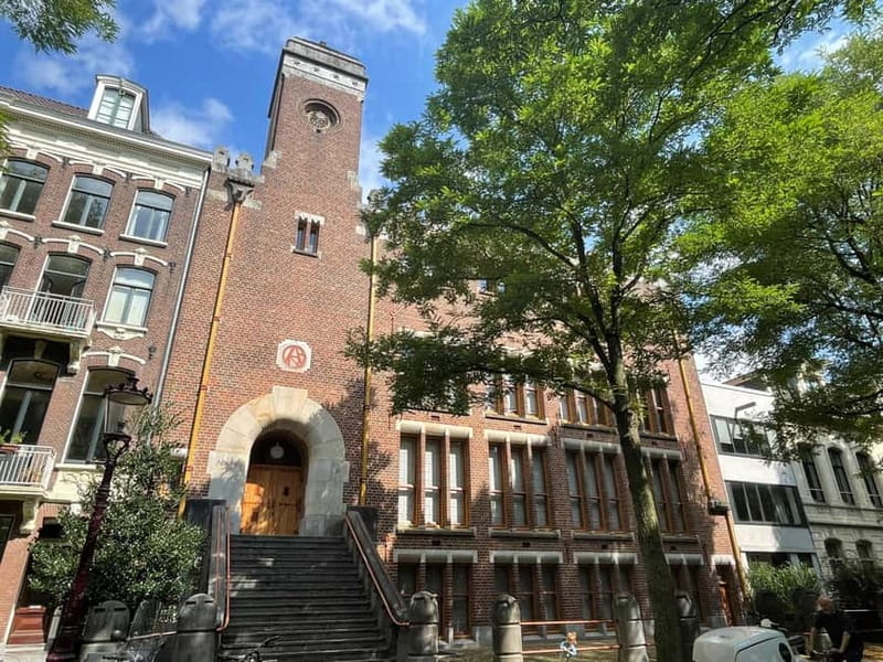 Amsterdam: Private Anne Frank and Jewish History Tour - Anne Frank House: a short visit that works best if you listen hard