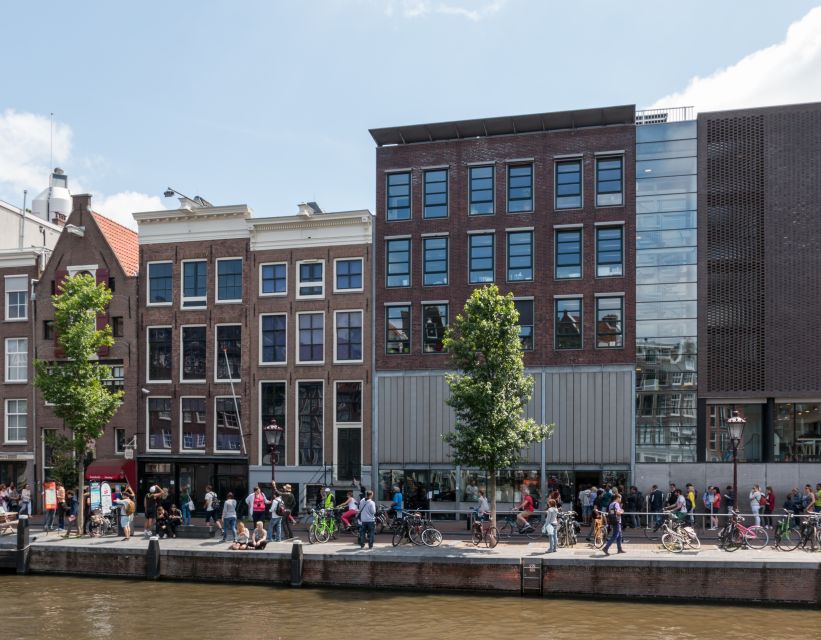 Amsterdam: Private Anne Frank and Jewish Quarter Tour - Auschwitz Monument and the memorial rhythm you can feel