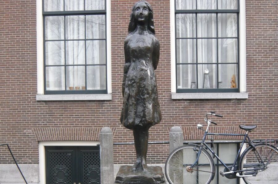 Amsterdam: Private Anne Frank and Jewish Quarter Tour - Joods Historisch Museum, the meaning behind the objects