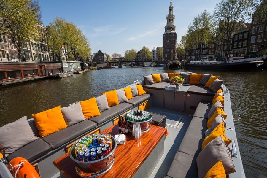 Amsterdam: Private BBQ Cruise with Personal Chef & Drinks - Why a private Amsterdam BBQ cruise feels better than a normal meal