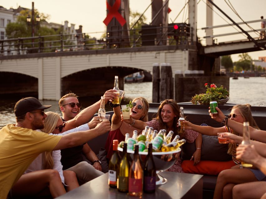 Amsterdam: Private BBQ Cruise with Personal Chef & Drinks - The BBQ menu, vegetarian options, and what the sauces are really for