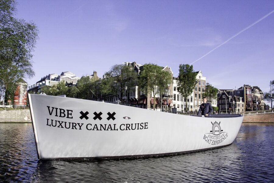 Amsterdam: Private BBQ Cruise with Personal Chef & Drinks - Unlimited drinks onboard, and the Amsterdam music rule you should expect