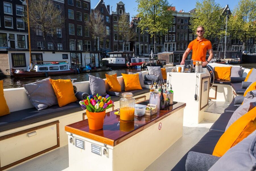 Amsterdam: Private BBQ Cruise with Personal Chef & Drinks - The two-hour pacing: how to enjoy the cruise without feeling rushed