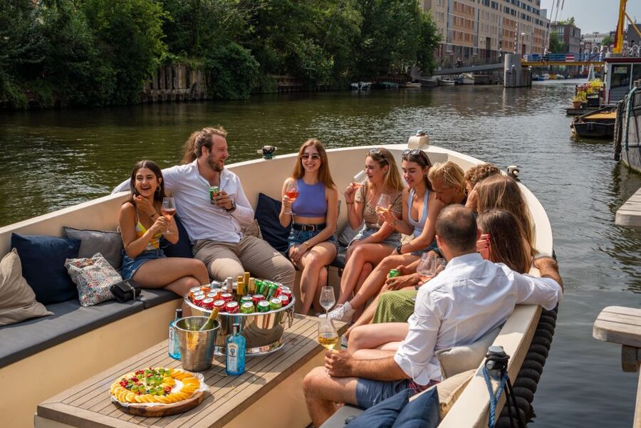 Amsterdam: Private Canal Booze Cruise with Unlimited Drinks - Price and value: when $265 per person makes sense