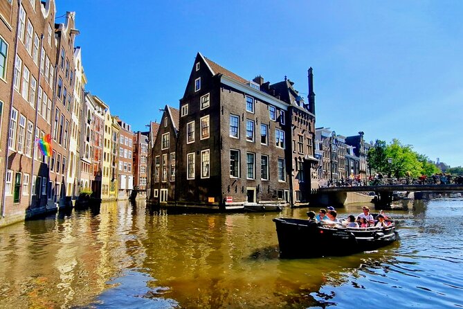 Amsterdam Private Canal Cruise – 90 Minutes through the Old City - Huis aan de Drie Grachten and the Oude Kerk era, centuries compressed into a boat ride