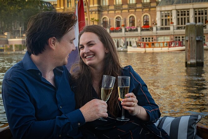 Amsterdam Private Dinner Cruise incl Drinks & 2-course Dinner 2hr - The people factor: captains and hosts make the difference