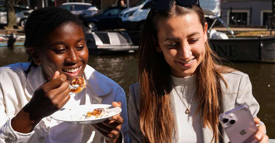 Amsterdam: Private Luxury Cruise with BBQ and Drinks - The point of this cruise: water views plus a real meal