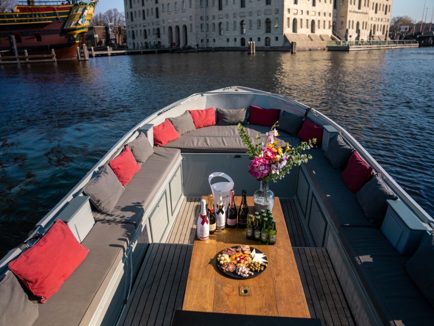 Amsterdam: Private Luxury Cruise with Drinks & Silent Disco - Meeting point near the Apple Store: quick arrival tips