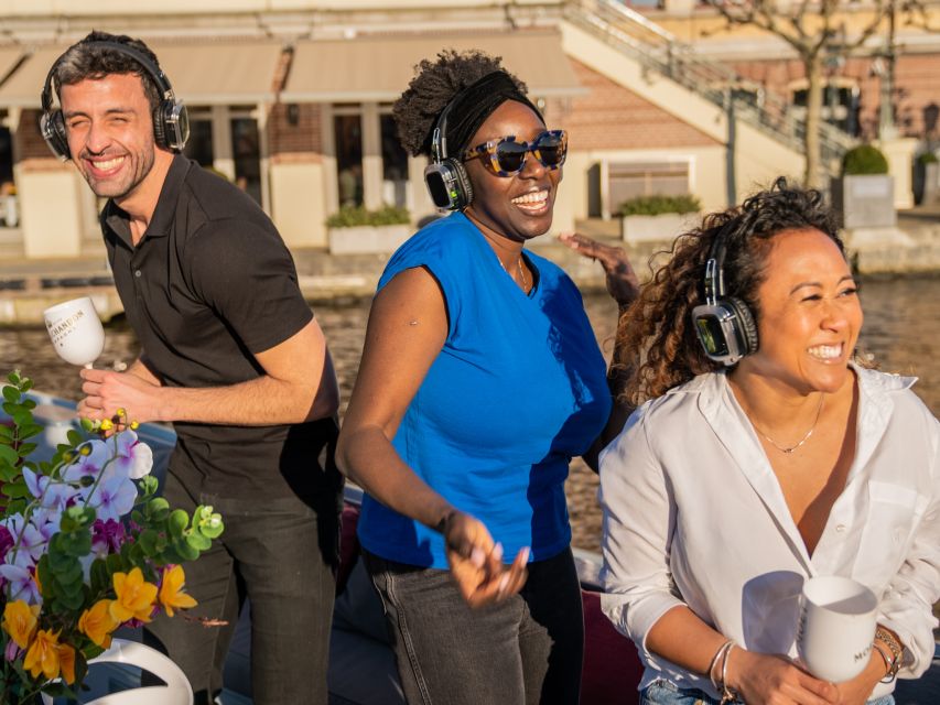 Amsterdam: Private Luxury Cruise with Drinks & Silent Disco - Your 90-minute cruise plan, from dock to final turn