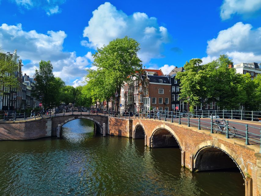 Amsterdam: Private Pedicab Historical Sightseeing Tour - Montelbaanstoren and the Oude Waal viewpoint