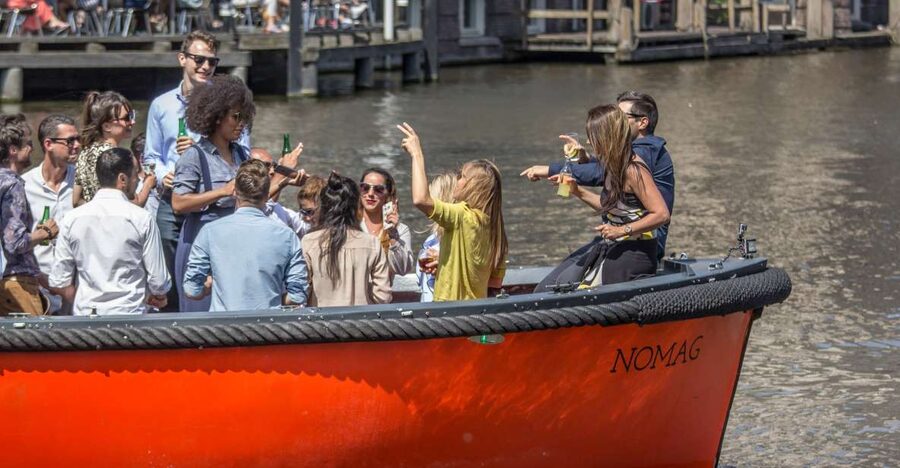 Amsterdam: Private Prosecco Canal Cruise Tour - Meeting at Oosterdokskade 8, Right by Central Station