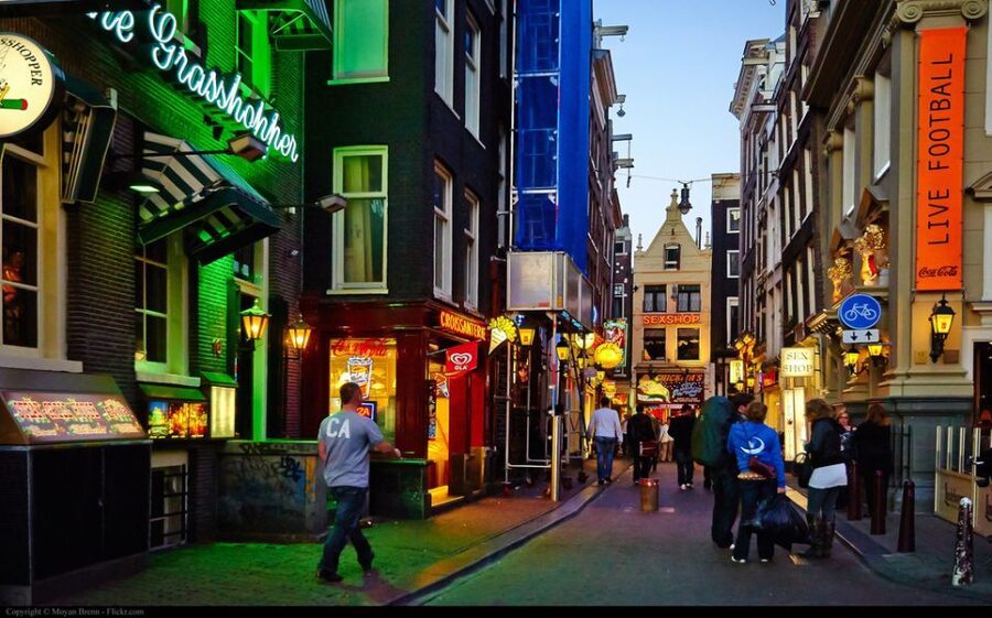 Amsterdam: Private Red Light District and Food Tour - Dutch Food Tastings in a 2-Hour Private Format