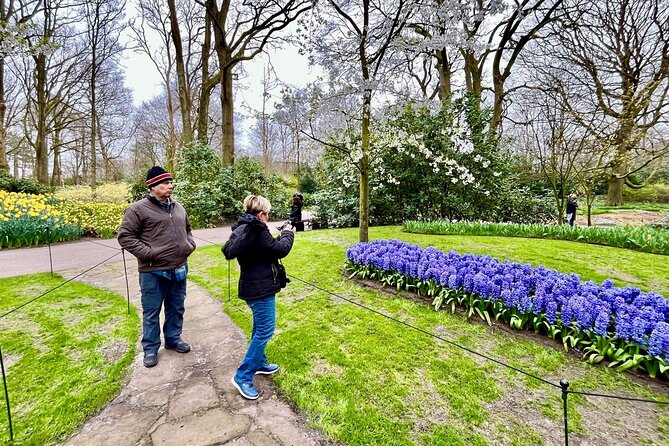 Amsterdam Private Tour to Keukenhof, Tulip Fields and Windmills - Simonehoeve cheese and wooden shoes: the hands-on part of the day