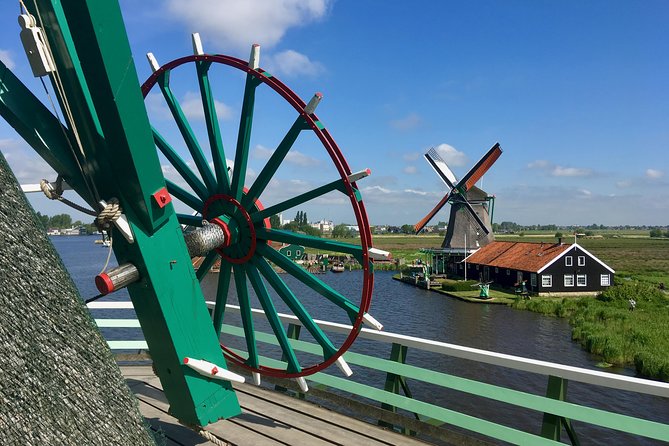 Amsterdam private tour to windmills, cheese farm and villages - What makes the guides stand out on this tour