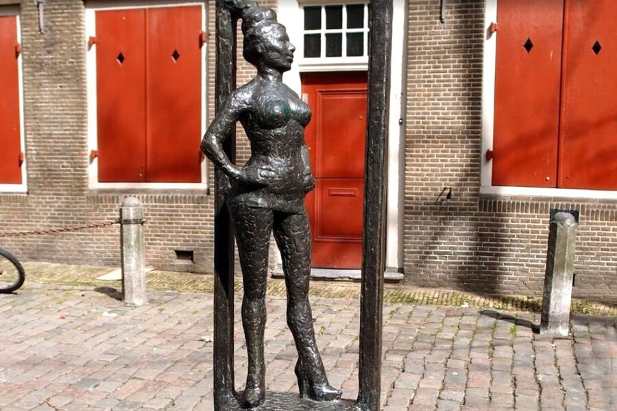 Amsterdam: Red Light District 1-hour Smartphone Audio Tour - Café In’t Aepjen, Ons’ Lieve Heer op Solder, and Bloedstraat