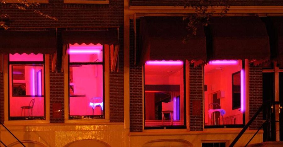 Amsterdam: Red Light District 1-hour Smartphone Audio Tour - The city’s layers: sailors, merchants, and changing streets