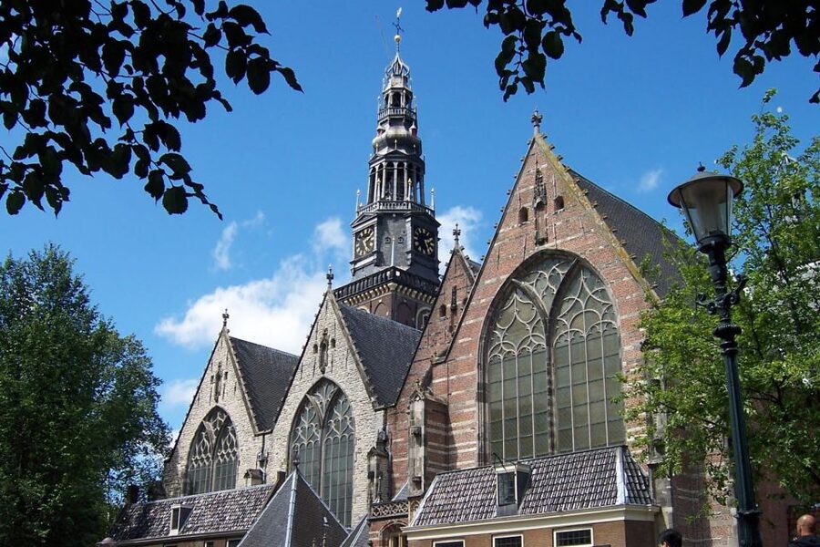 Amsterdam: Red Light District 1-hour Smartphone Audio Tour - Tech you need: offline audio, storage, and headphones