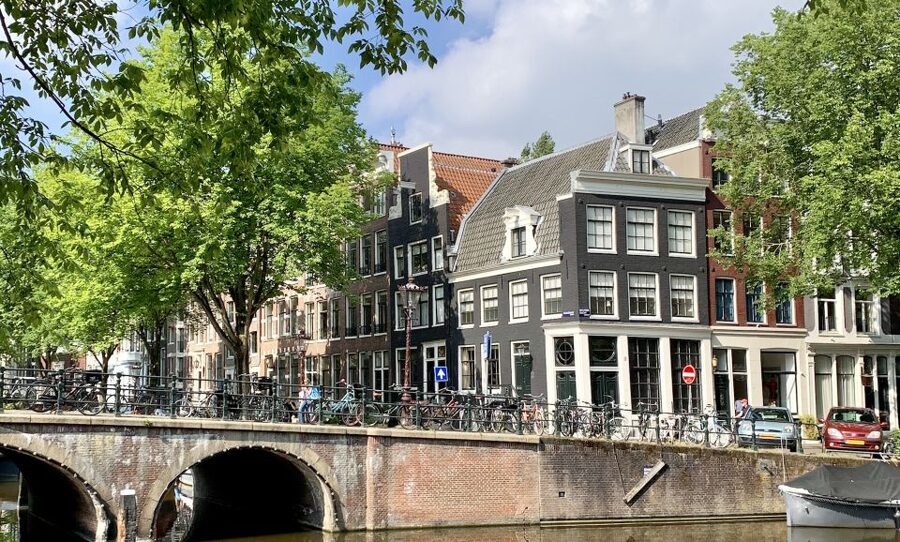 Amsterdam: Red Light District & City Tour German or English - Chinatown and The Jolly Joker: Amsterdam’s mix of cultures, in brief