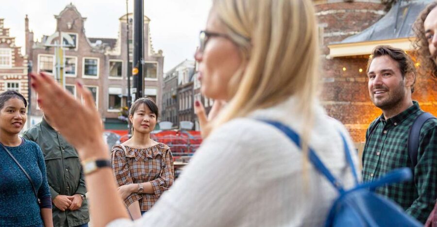 Amsterdam: Red Light District & City Tour German or English - How the guides shape the value (and why the language choice matters)