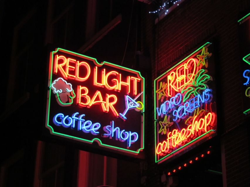 Amsterdam: Red Light District Exclusive Night Tour - The indoor prostitute street and the narrow-street effect