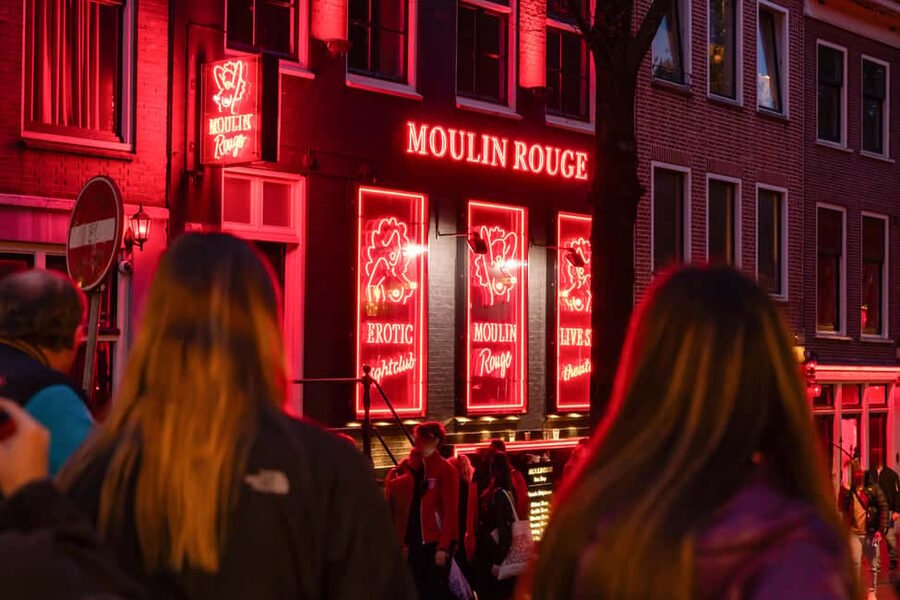 Amsterdam: Red Light District Tour in DE/EN/IT/ES/FR - Price, Walking Time, and When the District Feels Most Alive