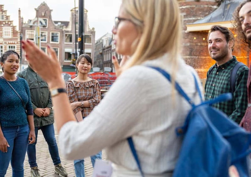 Amsterdam: Red Light District Tour in DE/EN/IT/ES/FR - Oude Kerk: Photo Stop, Old Amsterdam, and a Paradox You Cannot Ignore