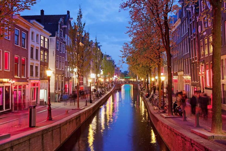 Amsterdam: Red Light District Tour in English or German - Where the tour ends, and how to plan your next stop