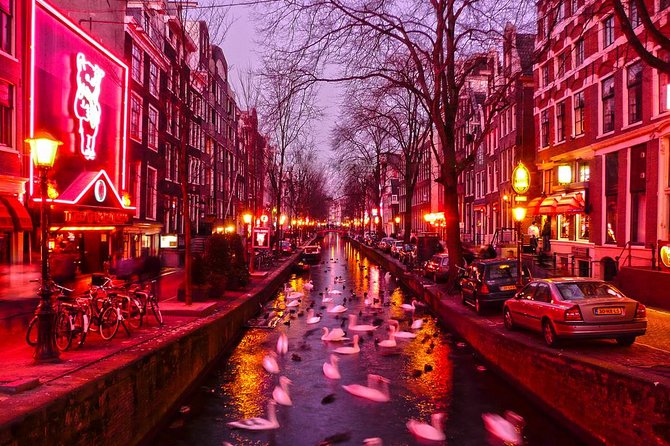 Amsterdam Red Light District Walking Tour in EN/DE/IT/ES - Nieuwmarkt: coffeeshop origins and cannabis politics