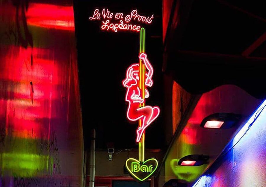 Amsterdam: Red Light Tour Exclusive + Peep Show - Respect Rules That Make This Tour Work (and Keep It Fair for Everyone)