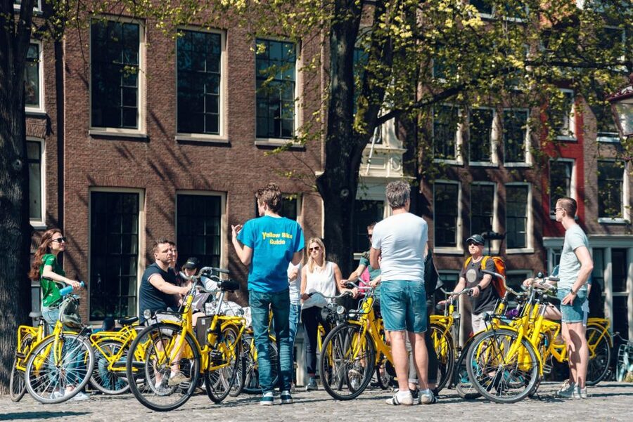 Amsterdam: Relaxed City Highlights Guided Bike Tour - Grachtengordel Canals: Big Views and a Scavenger-Style Moment