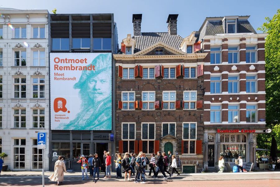Amsterdam: Rembrandt House Museum Entrance Ticket - Entering Rembrandthuis on Jodenbreestraat