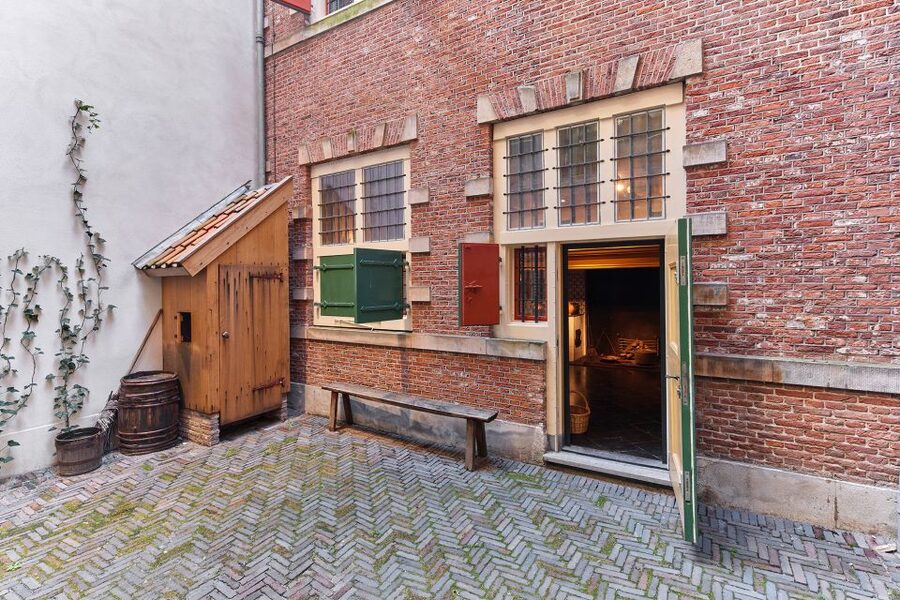 Amsterdam: Rembrandt House Museum Entrance Ticket - Inside the Studio World: Etching and Paint-Making Demonstrations