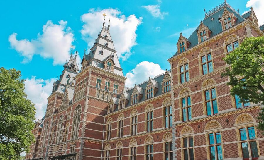 Amsterdam: Rijksmuseum Private Tour - Entering the Rijksmuseum with a private guide, not a crowd plan
