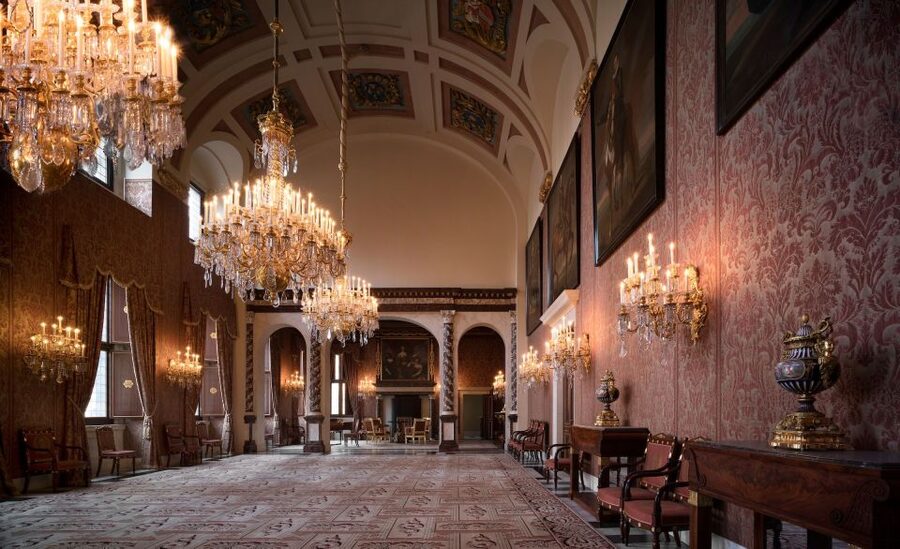 Amsterdam: Royal Palace Entry Ticket + Audio guide - State banquets, royal receptions, and how the palace stays in use