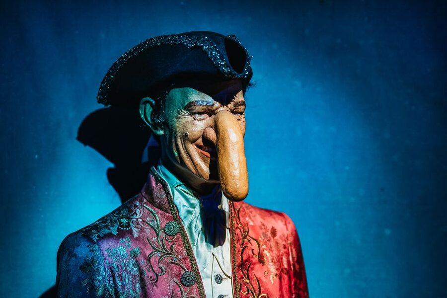 Amsterdam's Weirdest Museum: Ripley's Believe It or Not! - The Space Tunnel and optical illusions, where you play a little