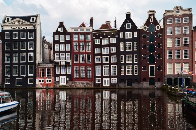Amsterdam Scavenger Hunt and Highlights Self Guided Audio Tour - How the World City Trail app keeps the hunt moving